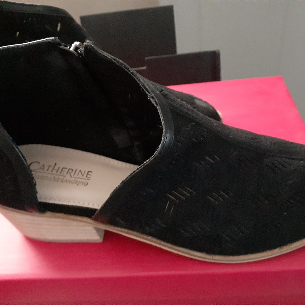 Womens Cut Out Bootie-Black Size 6